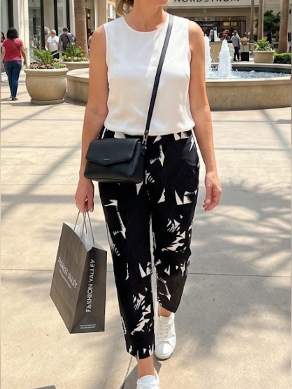 Chico’s cropped pants tropical palms black&white women’s size 2 GUC